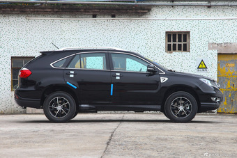 2015款比亚迪S7升级版1.5T手动尊贵型