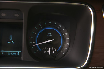 2014款GL8商务车3.0L自动XT豪华商务旗舰版