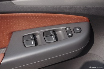 2015款比亚迪S7 1.5T手动尊贵版