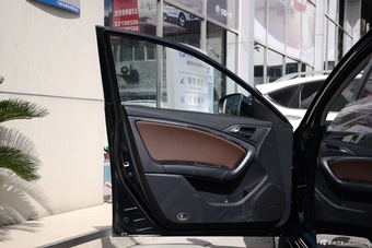 2016款奔腾B90 1.8T自动尊贵型十周年纪念版