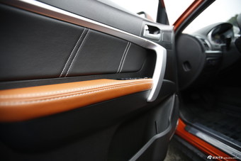 2016款吉利帝豪1.3T自动RS两厢向上版