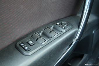 2015款奔腾X80 1.8T自动运动型