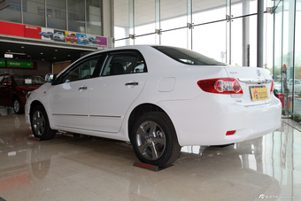 2013款卡罗拉特装版1.8L CVT至酷版GL-i