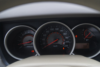 2012款轩逸 1.6L手动经典EX舒适版