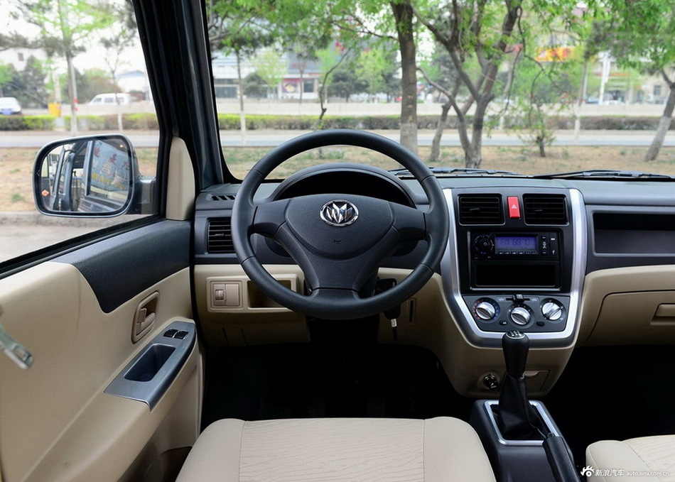 2014款启腾M70 1.2L进取型