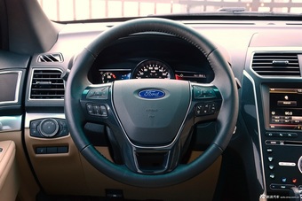2016款探险者2.3T自动精英版