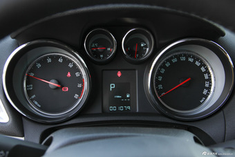 2015款昂科拉1.4T自动两驱都市领先型