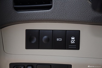 2015款比亚迪M6 2.4L自动豪华型