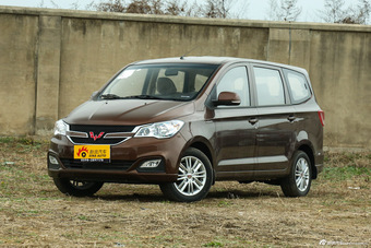 2015款五菱宏光S1 1.5L手动标准型