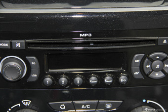 2013款世嘉三厢1.6L手动品尚型CNG