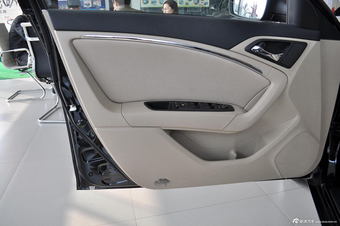 2012款奔腾B90 2.0L手动豪华型