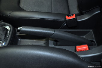 2013款新桑塔纳1.6L自动舒适型吉祥黑