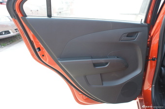 2011款爱唯欧三厢1.4SL自动图片