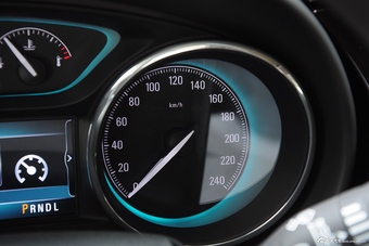 2015款昂科威20T两驱领先型