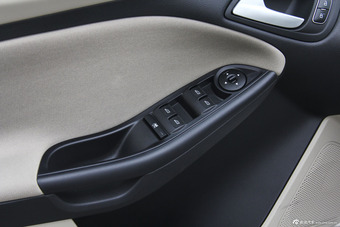 2015款福克斯三厢1.6L自动舒适型