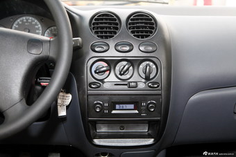 2012款乐驰1.0P-TEC手动活力型