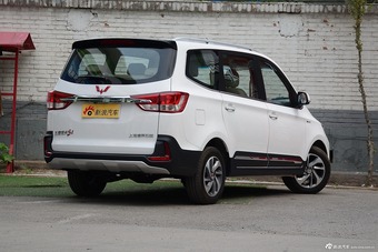 2016款五菱宏光S1 1.5L手动尊享型