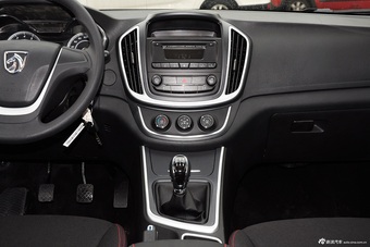 2015款 宝骏560 1.8L手动舒适型