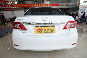 2013款卡罗拉特装版1.8L CVT至酷版GL-i