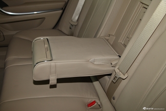 2012款荣威950 2.4L LUX豪华版