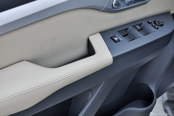 2014款风骏6 2.0T四驱领航型4D20B