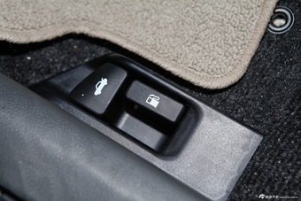 2013款卡罗拉特装版1.8L CVT至酷版GL-i