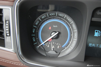 2014款GL8商务车2.4L自动LT豪华商务行政版