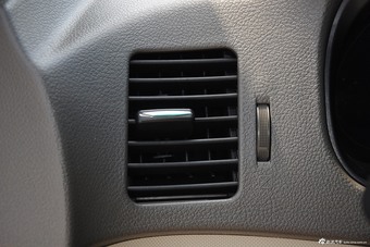 2015款比亚迪M6 2.4L自动豪华型