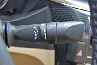 2014款卡罗拉1.6L手动GL-i真皮版