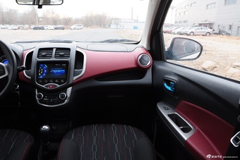 2014款奔奔1.4L手动天窗版