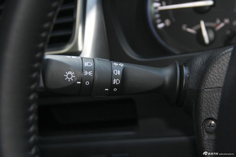 2015款汉兰达2.0T自动四驱至尊版7座