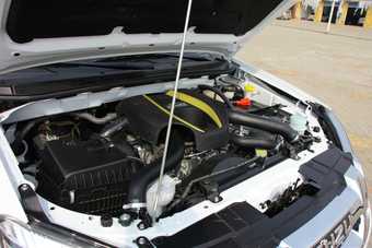 2015款五十铃D-MAX 2.5T自动四驱超豪华款到店实拍