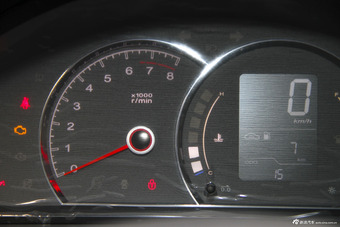 2015款荣威350 1.5L手动豪华天窗版