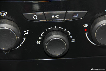 2013款世嘉三厢1.6L手动品尚型CNG