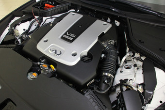 2014款英菲尼迪Q50 3.7自动豪华型到店实拍