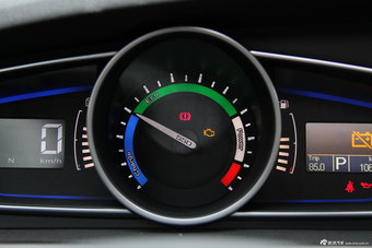 2014款荣威550 Plug-in插电式混动豪华版