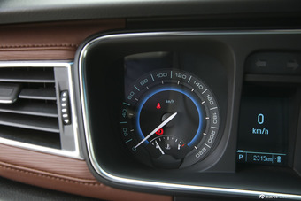 2014款GL8商务车3.0L自动XT豪华商务旗舰版