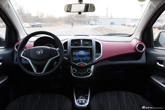 2014款奔奔1.4L自动尊贵天窗型图片