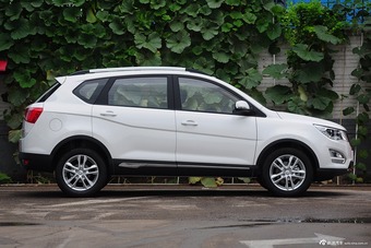 2015款 宝骏560 1.8L手动舒适型