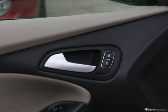 2015款福克斯三厢1.6L自动舒适型