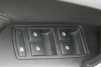 2012款君威2.4L自动旗舰版图片