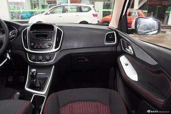 2015款 宝骏560 1.8L手动舒适型