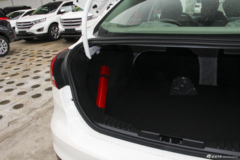 2015款福克斯三厢1.6L自动舒适型