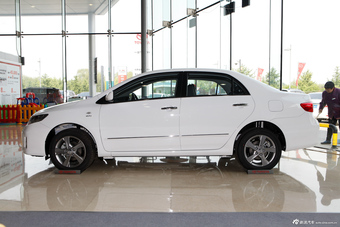 2013款卡罗拉特装版1.8L CVT至酷版GL-i