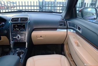 2016款探险者2.3T自动精英版