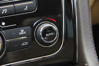 2015款捷豹XJL 2.0T两驱典雅商务版