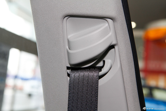 2013款卡罗拉特装版1.8L CVT至酷版GL-i