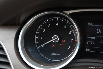 2016款宝骏730 1.5L手动标准版5座