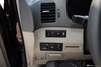 2015款比亚迪M6 2.4L自动豪华型