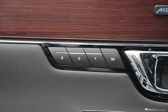 2015款捷豹XJL80周年版